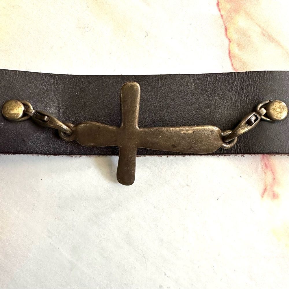 Brown Leather brass tone cross bracelet - Picture 4 of 8